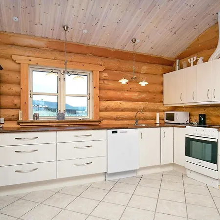 10 Person In Frostrup-by Traum