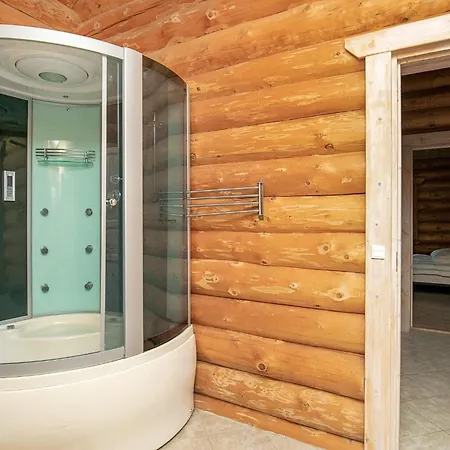 10 Person In Frostrup-by Traum