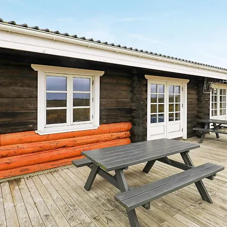 10 Person In Frostrup-by Traum