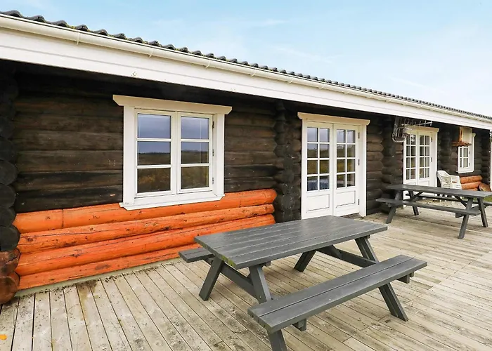 10 Person In Frostrup-by Traum
